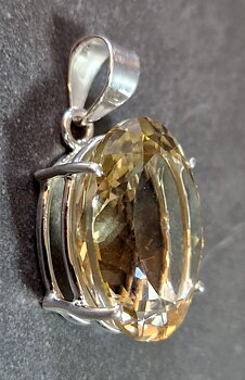 Silver hänge med fasetterad Citrin Cabochon