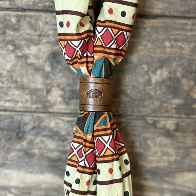Bandana bolo handgjord i svenskt läder 