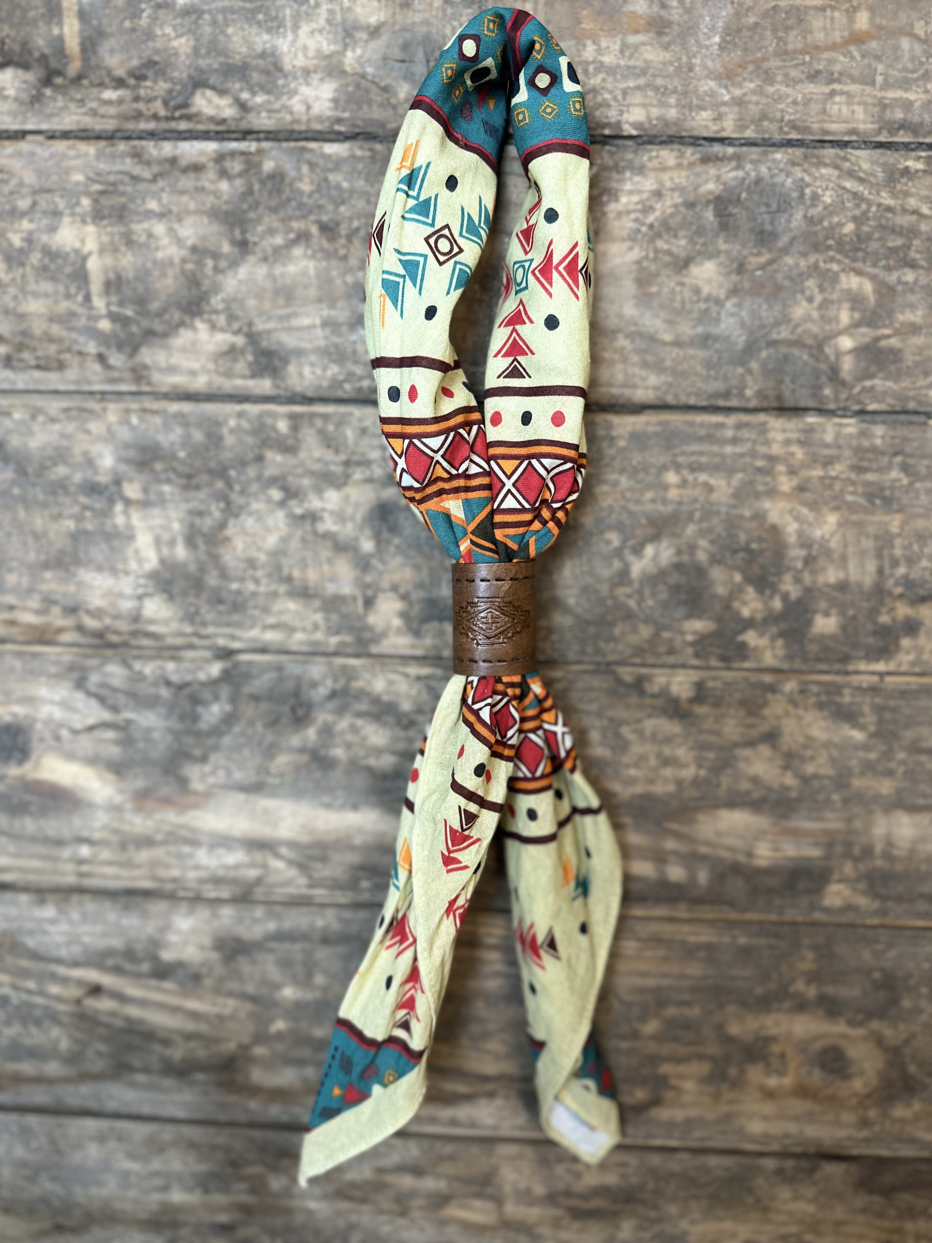 Bandana bolo handgjord i svenskt läder  - 2