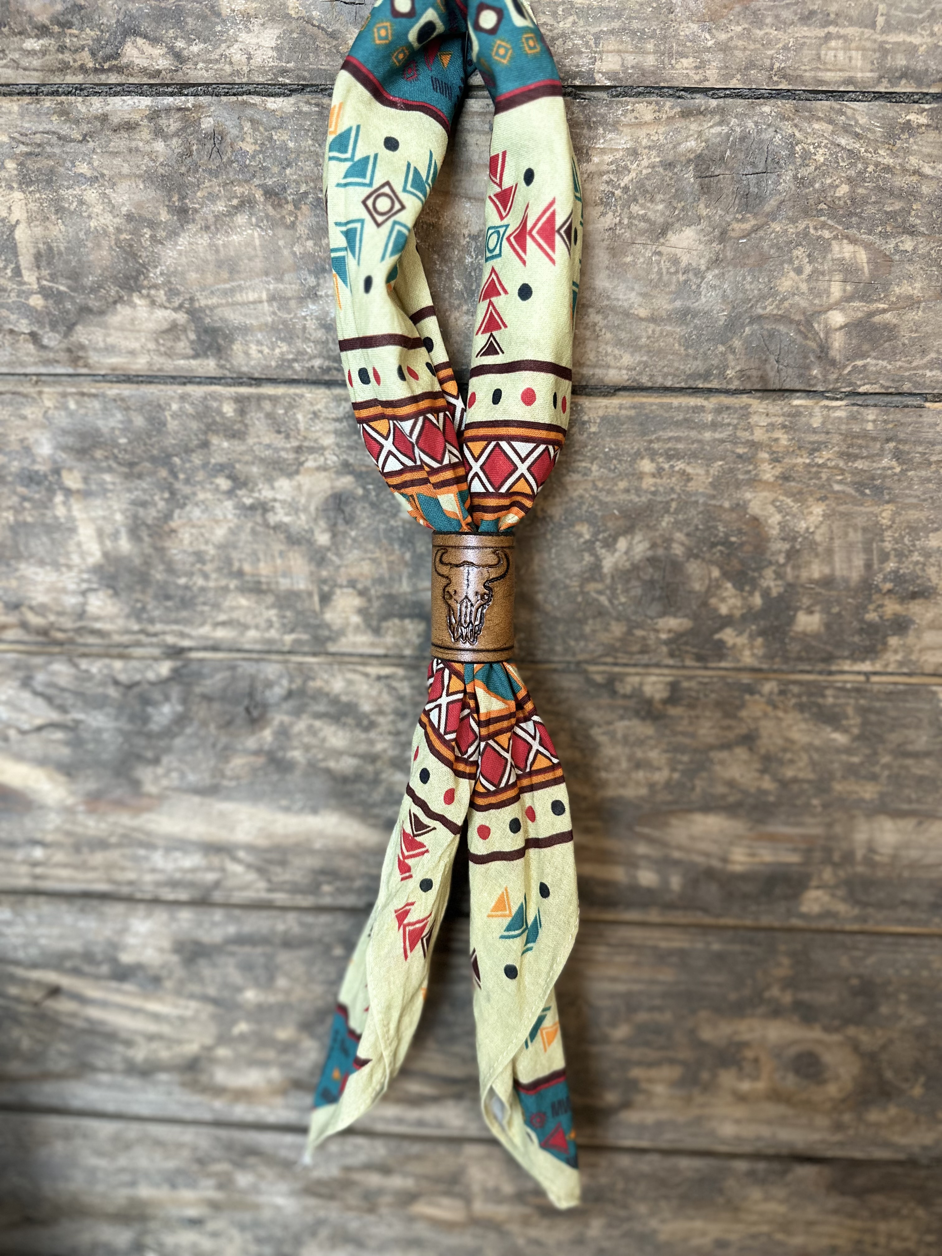 Bandana bolo handgjord i svenskt läder  - 2