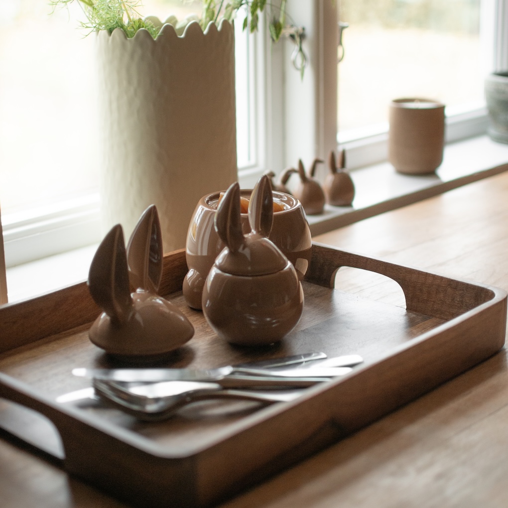 Eating Rabbit - Easter Egg - Bowl with Lid - Rabbit - Hare - Shiny Nougat - Large - DBKD - 3
