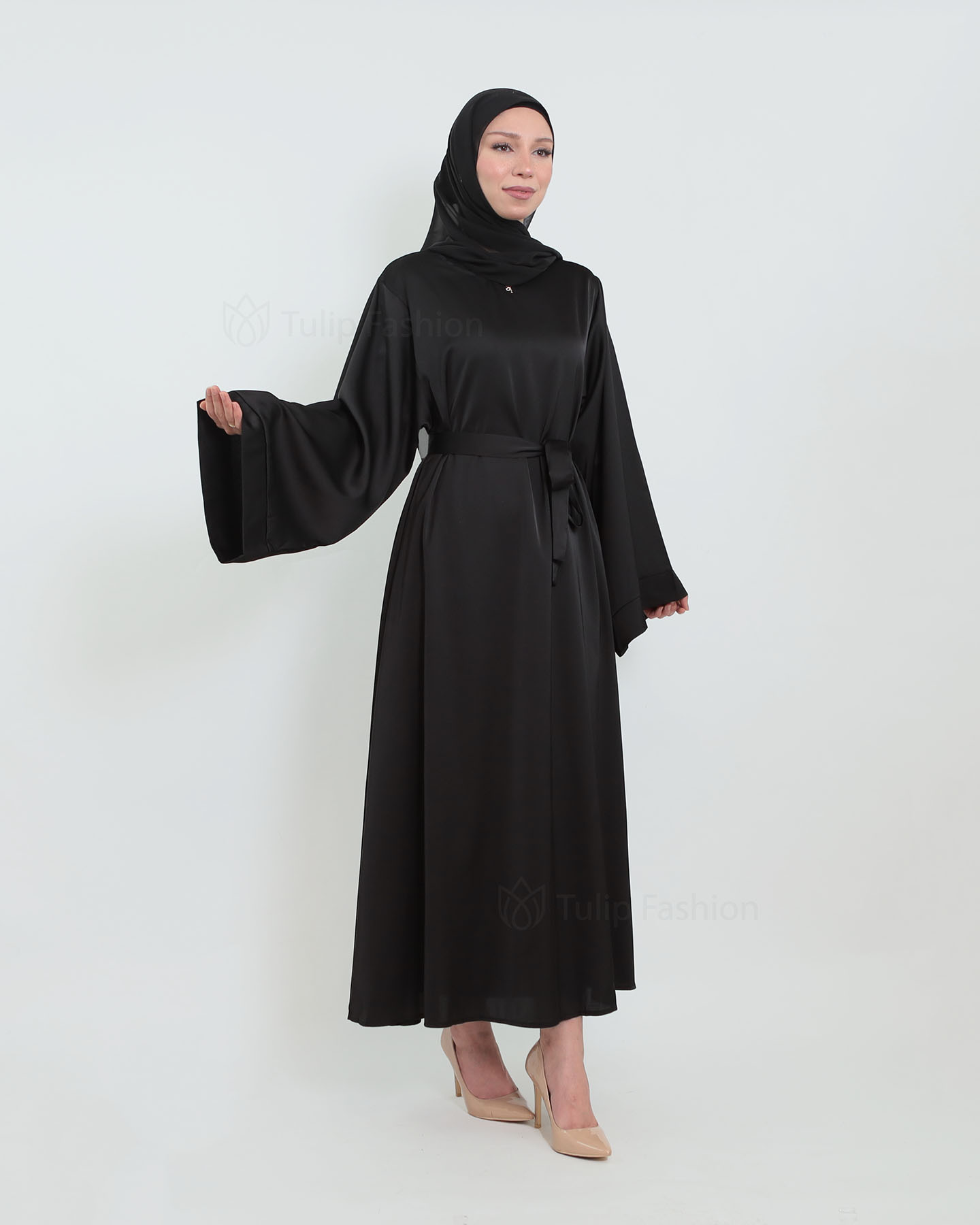 Maxi Dress in Satin - Black - 2