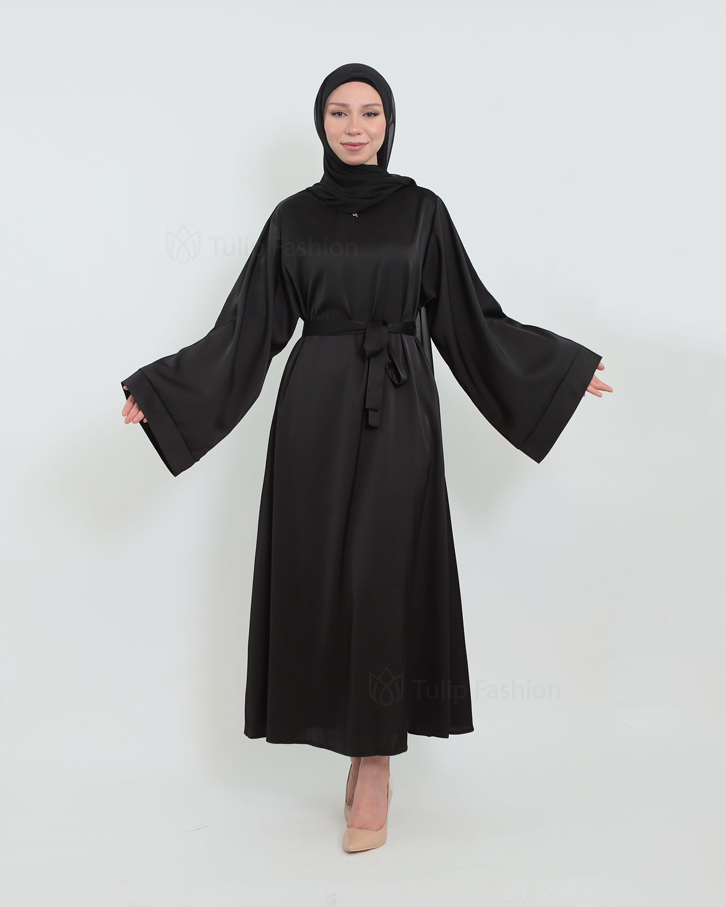 Maxi Dress in Satin - Black