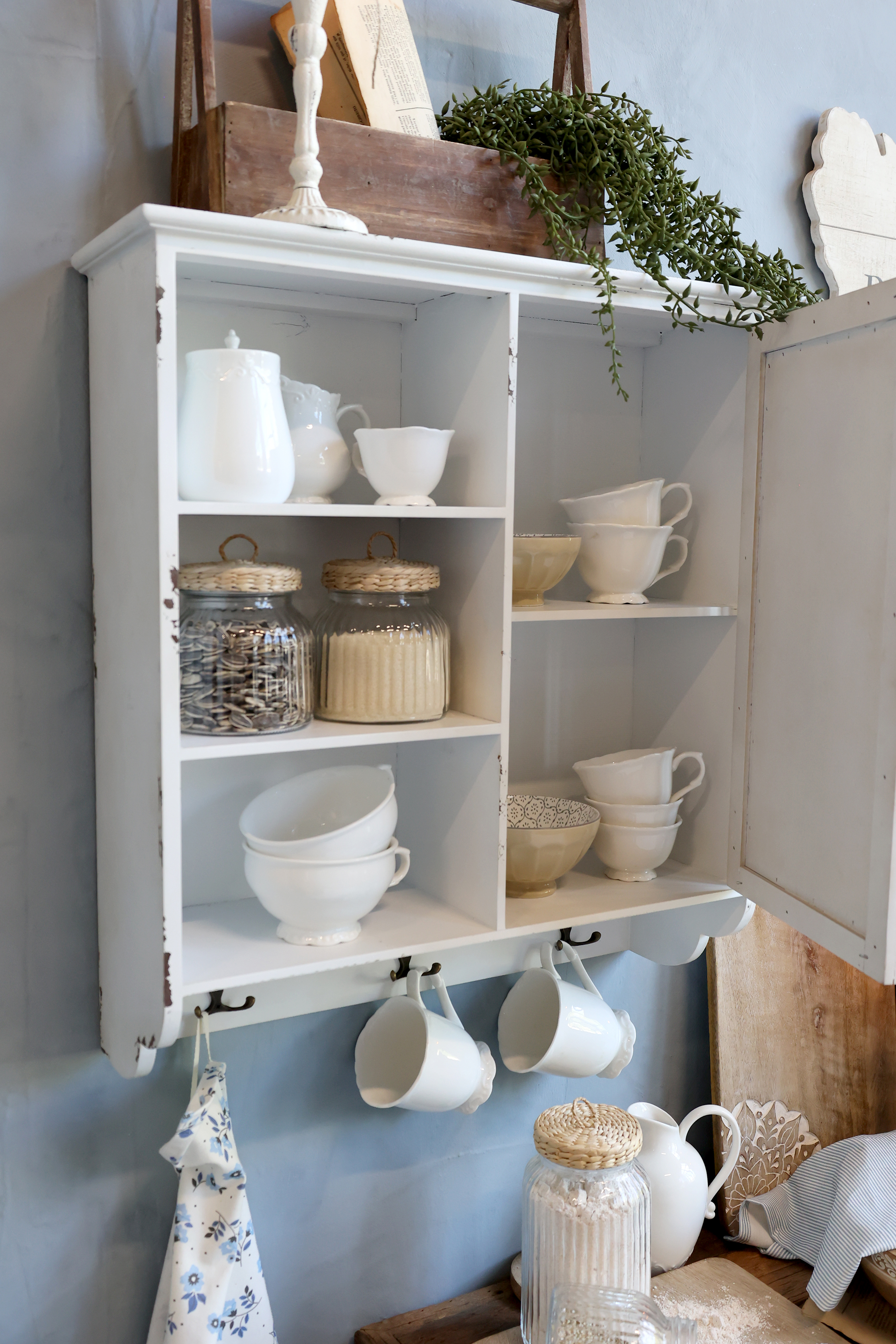 Skåp till vägg - Granträ - H61/L56/B19 cm - Creme - 2