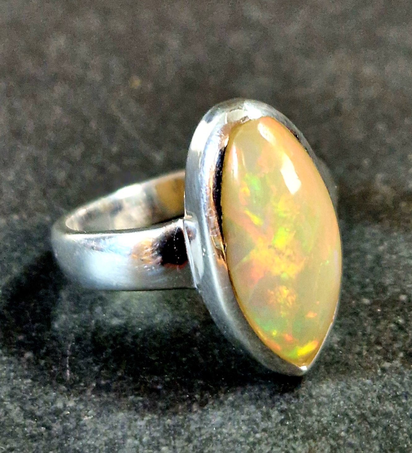 Stenring i Silver med Opal Cabochon - Öga
