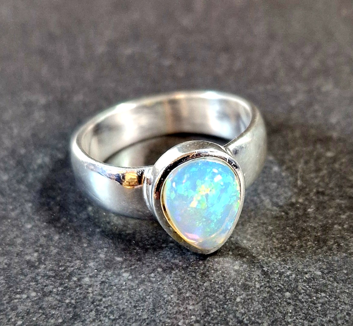 Stenring i Silver med Opal Cabochon - Mandel