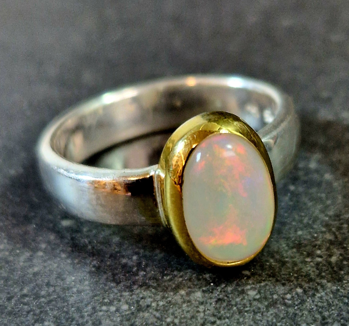 Stenring i Silver och Guld med Opal Cabochon - Oval