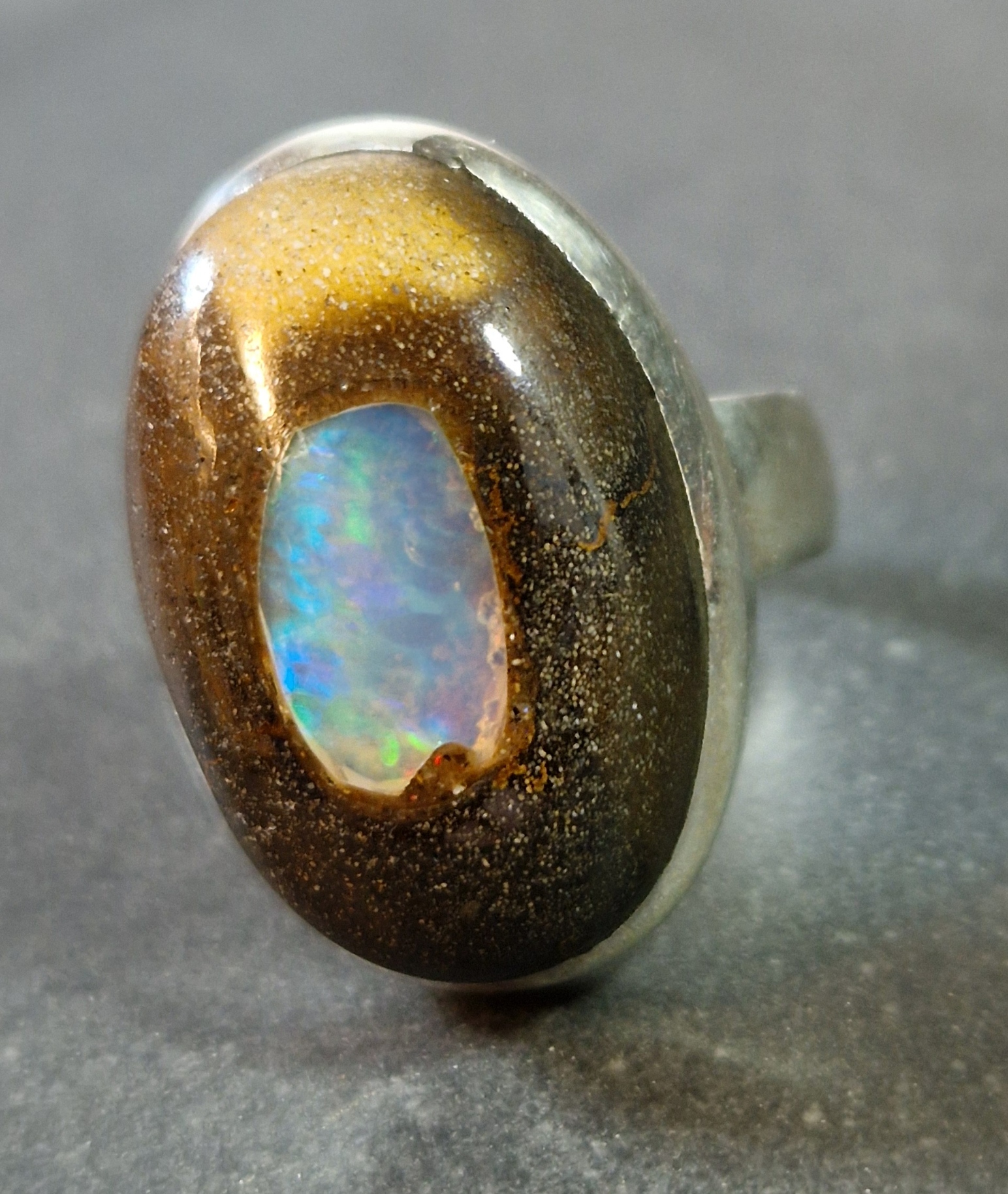 Stenring i Silver Boulder Opal Cabochon