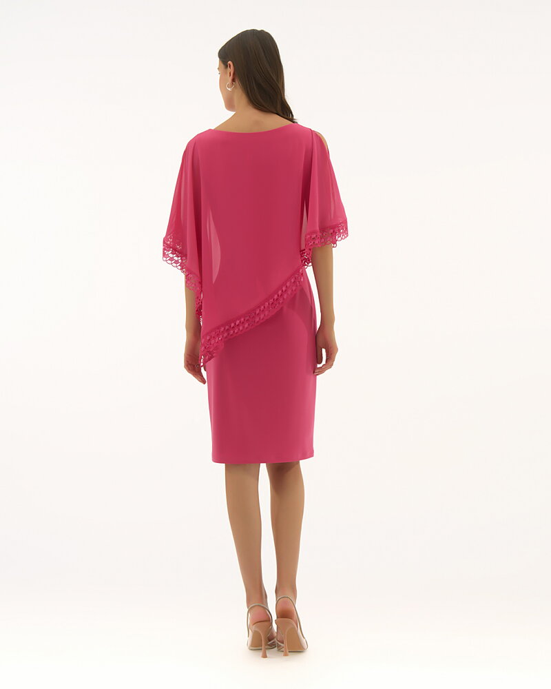 Klänning v-ringad spets/poncho cerise