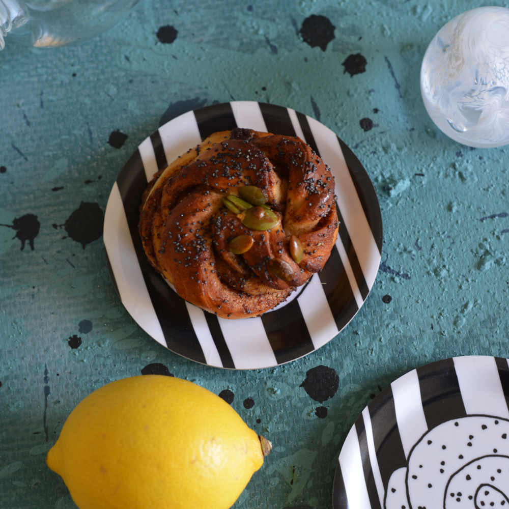 coaster/mini tray FIKA CINNAMON BUN  black 11 cm - 4