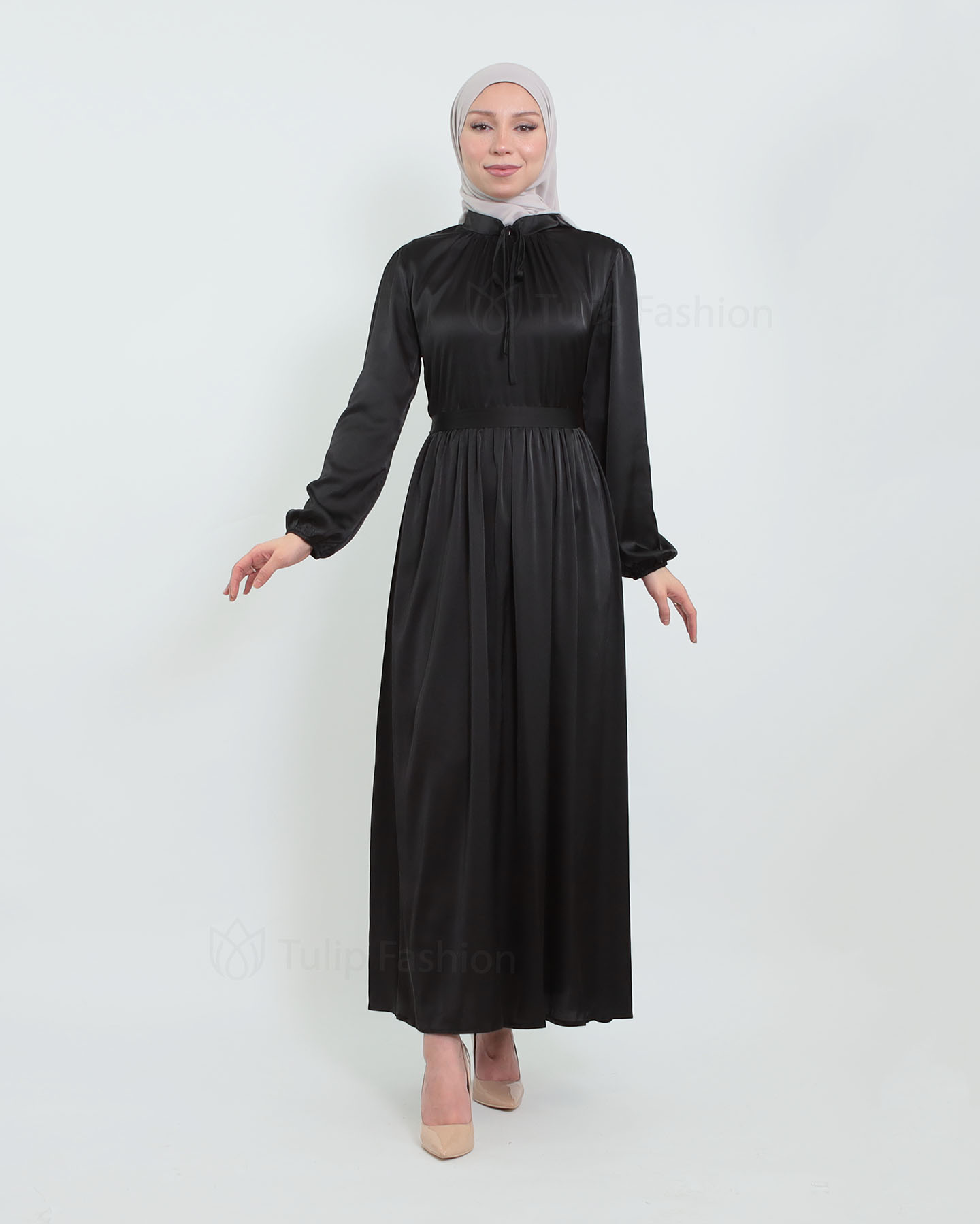 Maxi Dress in Satin - Black - 3