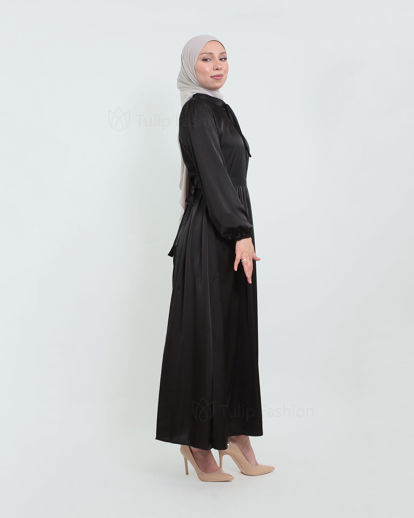 Maxi Dress in Satin - Black - 4