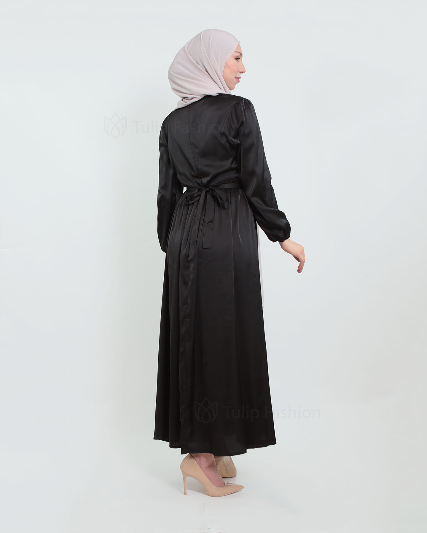 Maxi Dress in Satin - Black - 5
