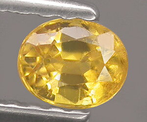 0.38 ct tjusig oval slipad äkta naturlig gul safir ädelsten