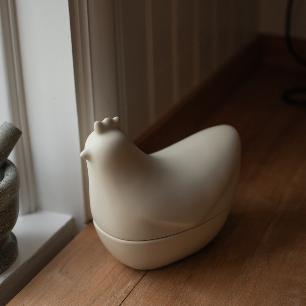 Happy Hen - Creme - Höna - Påskägg - 18x16,5 cm - DBKD