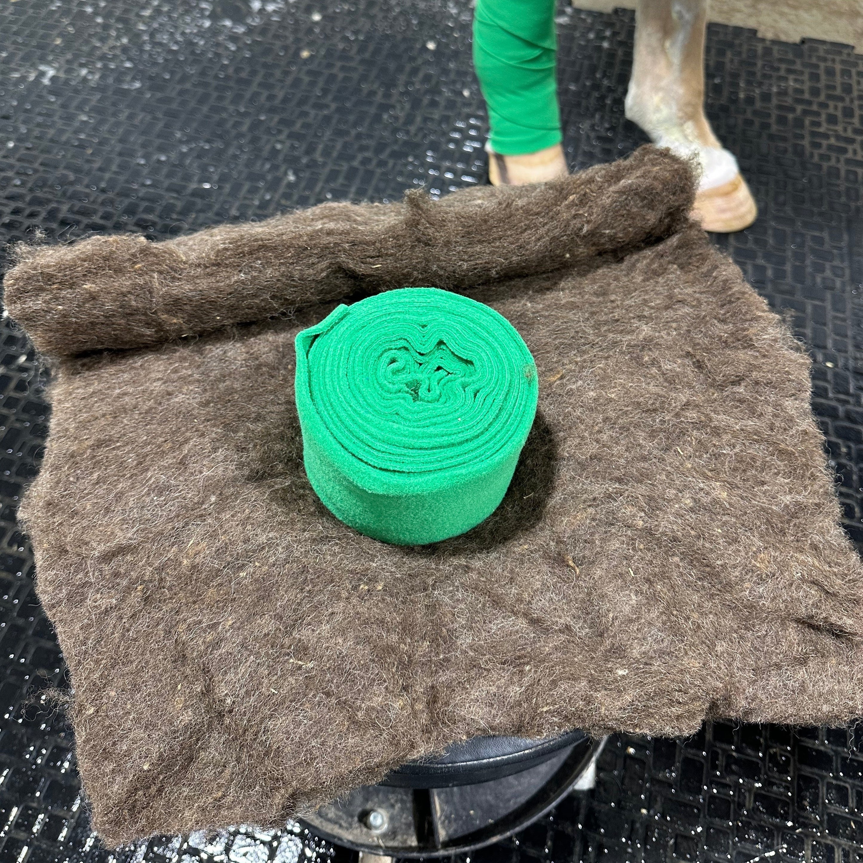 EQUNIQUE - Raw Wool Pads - 2