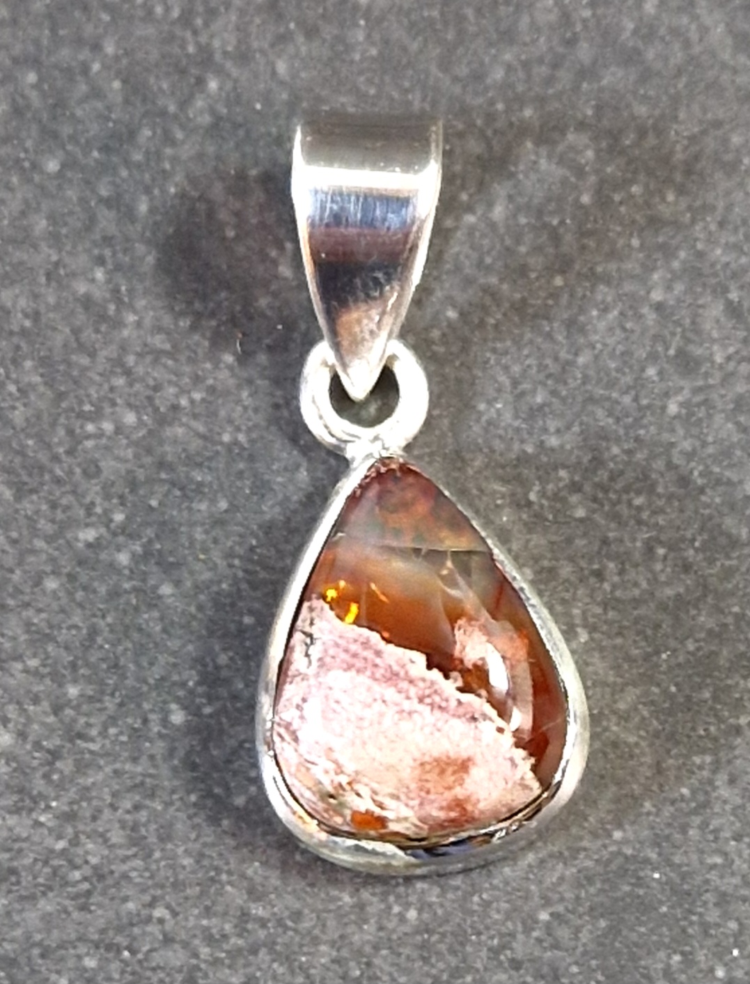 Hänge i Silver med Boulder Opal