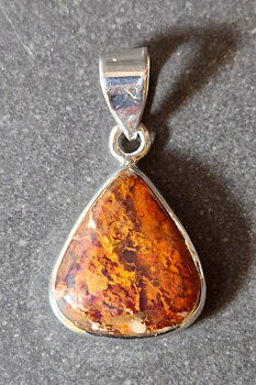 Hänge i Silver med Boulder Opal