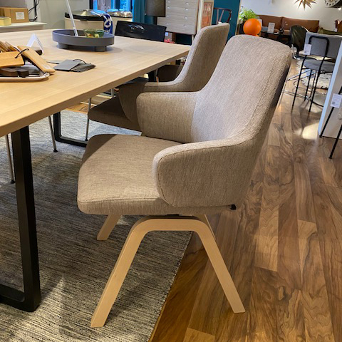 Vanilla Karmstol Håg Tyg Jasmine (finns 4st) - Designfynd/Skyltex* - Stressless® - 2