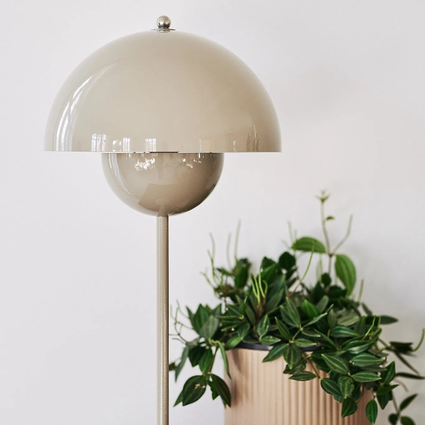 Flowerpot VP3 bordslampa, Grey Beige - 3