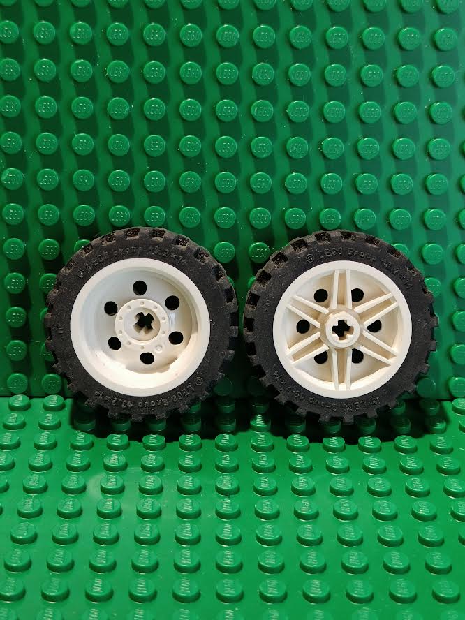 LEGO 56904 Tires with 56898 rims 2pcs (begagnade)