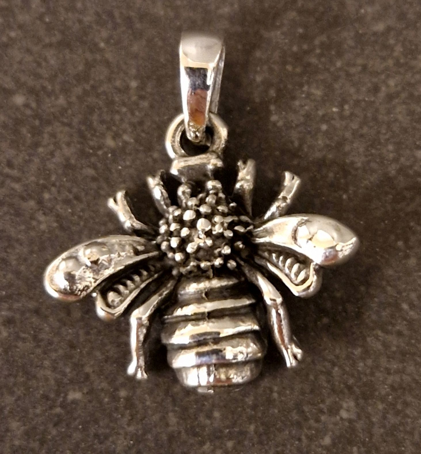 Bi - Hänge i silver