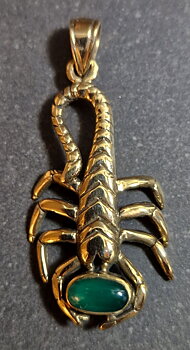 Skorpion med sten cabochon - Hänge i Brons