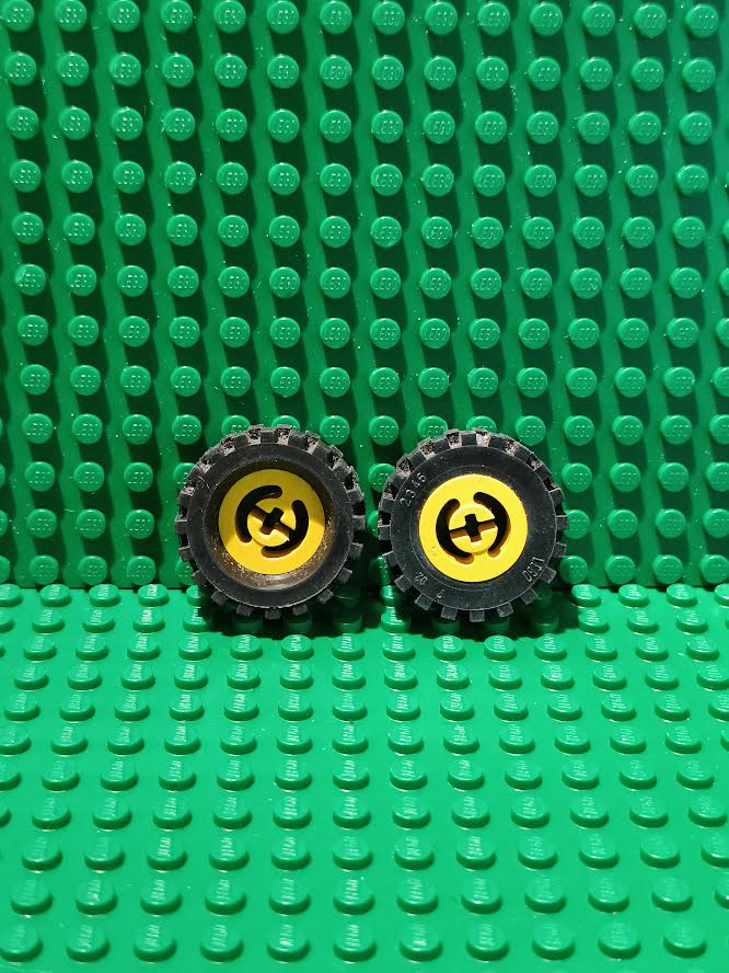 LEGO 3482 Yellow tires with 2346 rims 4pcs (begagnade)