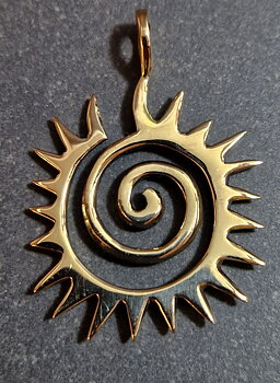 Sol med Spiral - Hänge i Brons