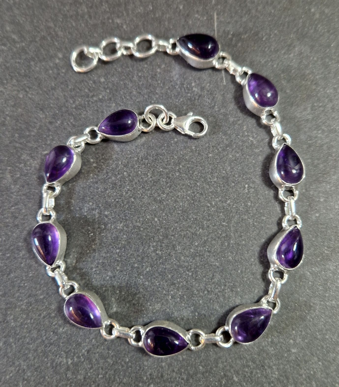 Silverarmband med Ametist Cabochoner