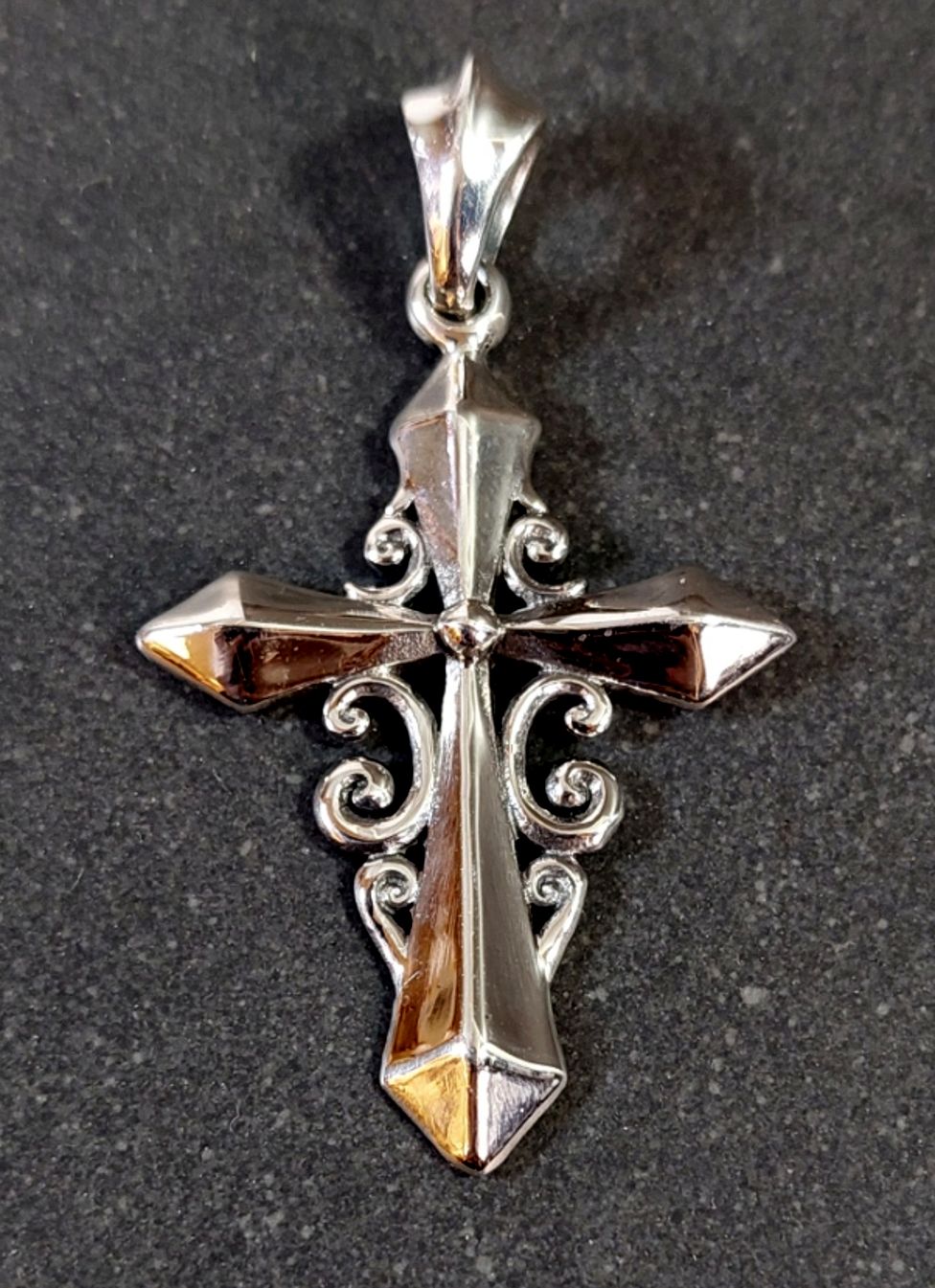 Kors med vackra detaljer - hänge i Silver
