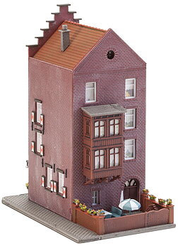 Äldre hus med bar