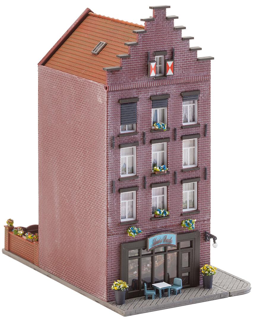 Äldre hus med bar - 3