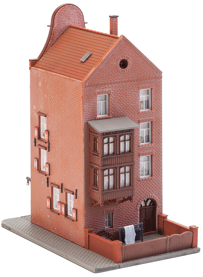 Äldre hus med tobaksaffär - 2