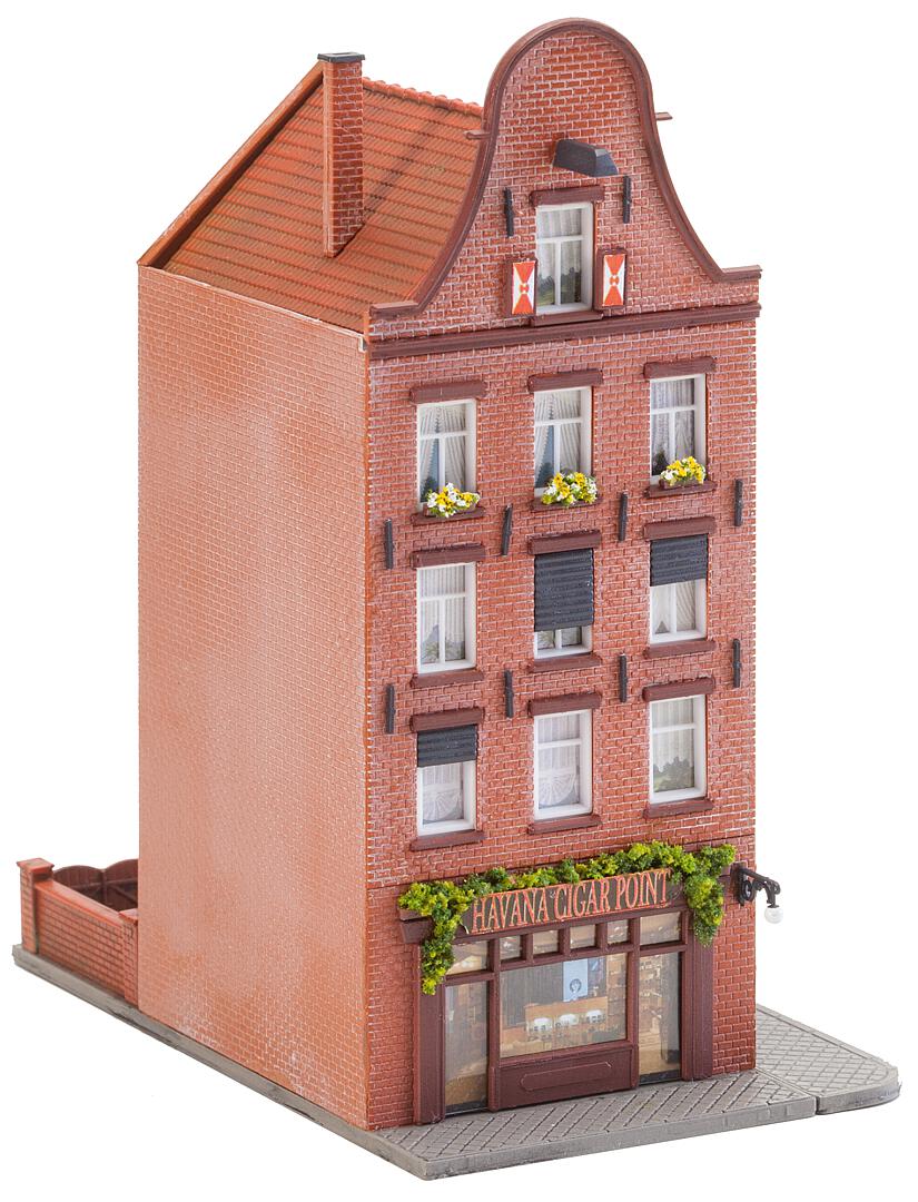 Äldre hus med tobaksaffär - 3