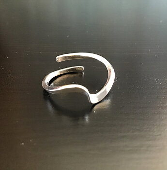 Agélii Fashion - Ring "Våg" i silver - Michael Medoc Collection