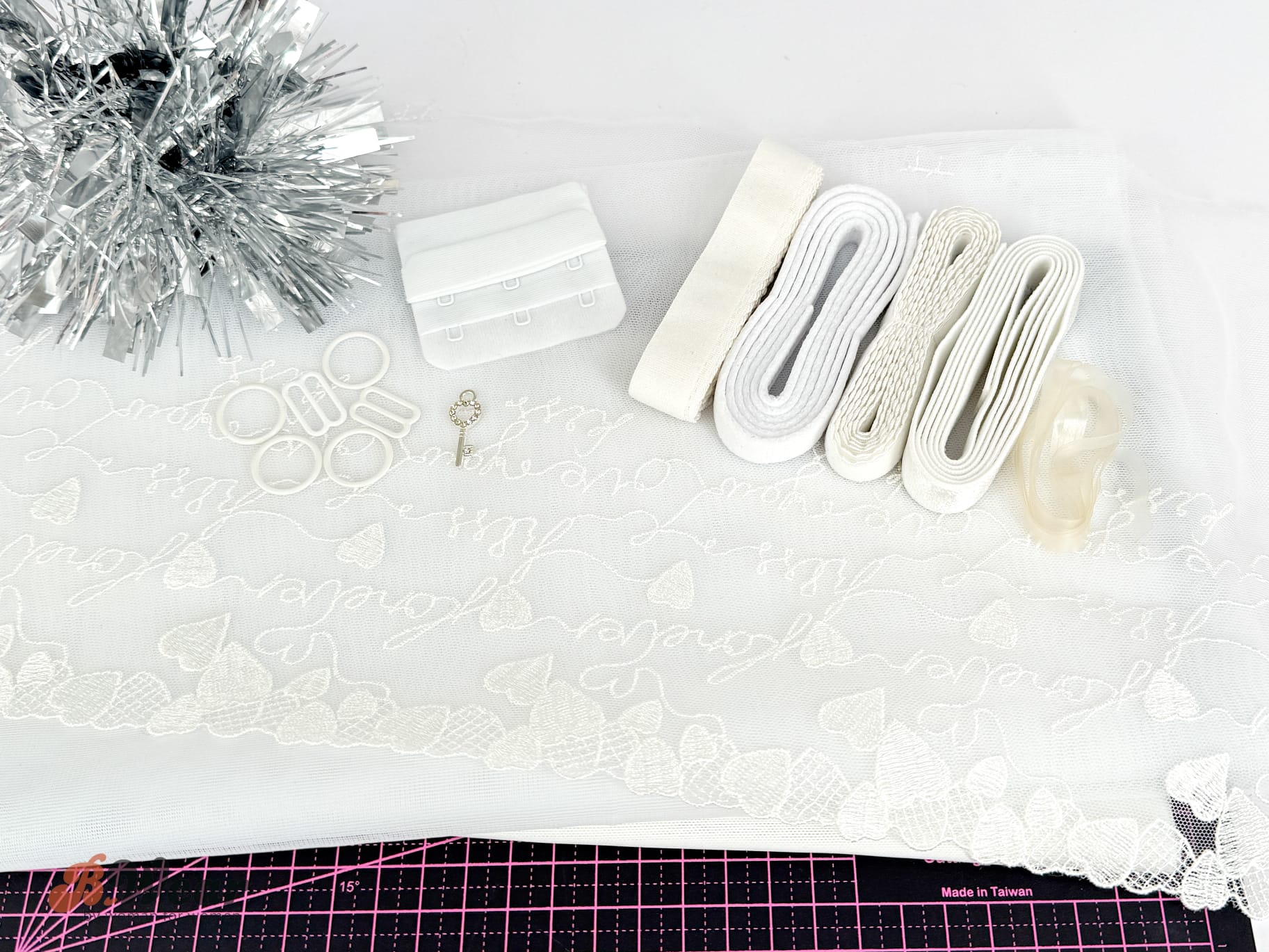 Valentine i Vitt - BH kit med spets