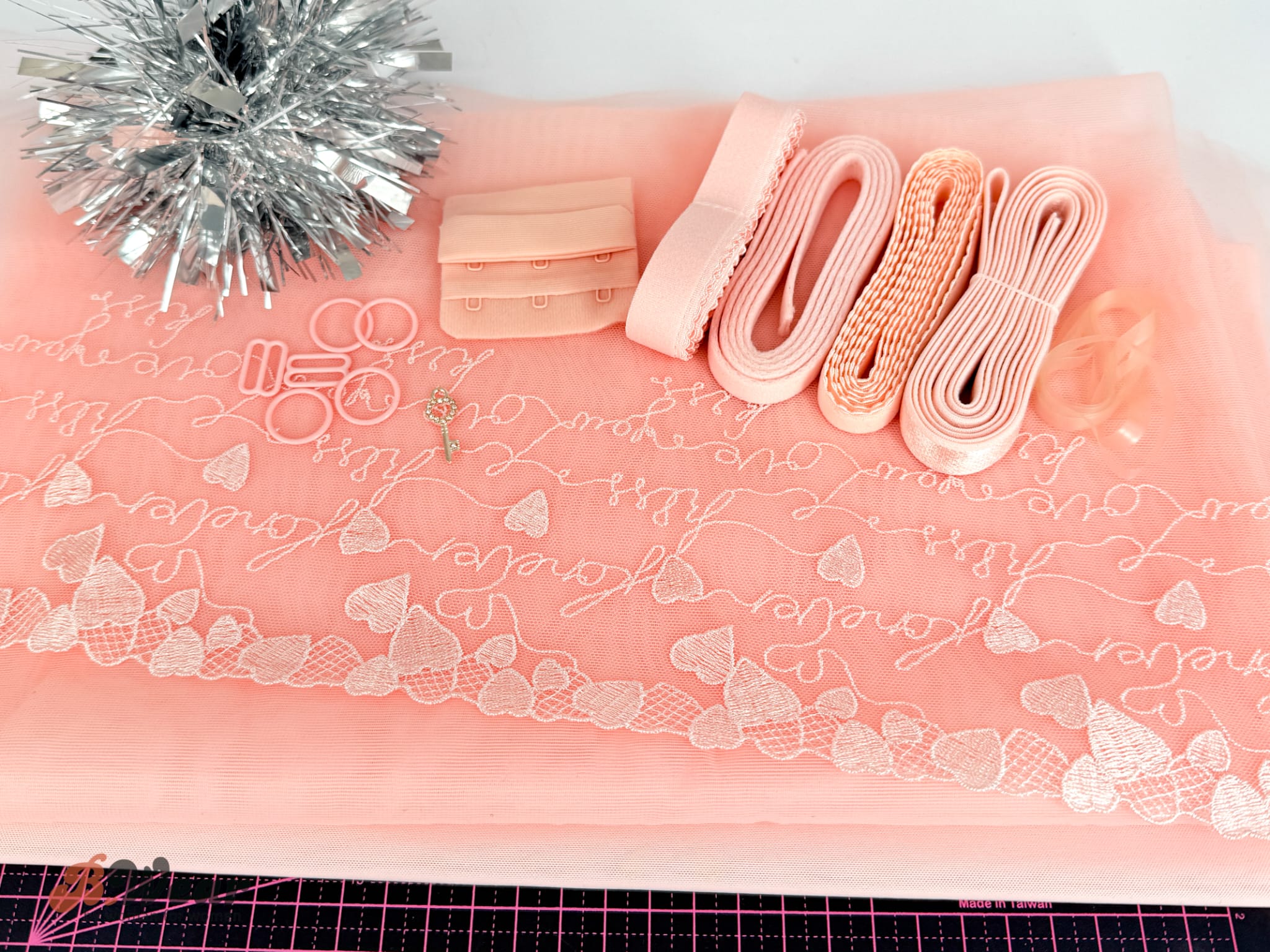 Valentine in Pink - Bra kit with lace