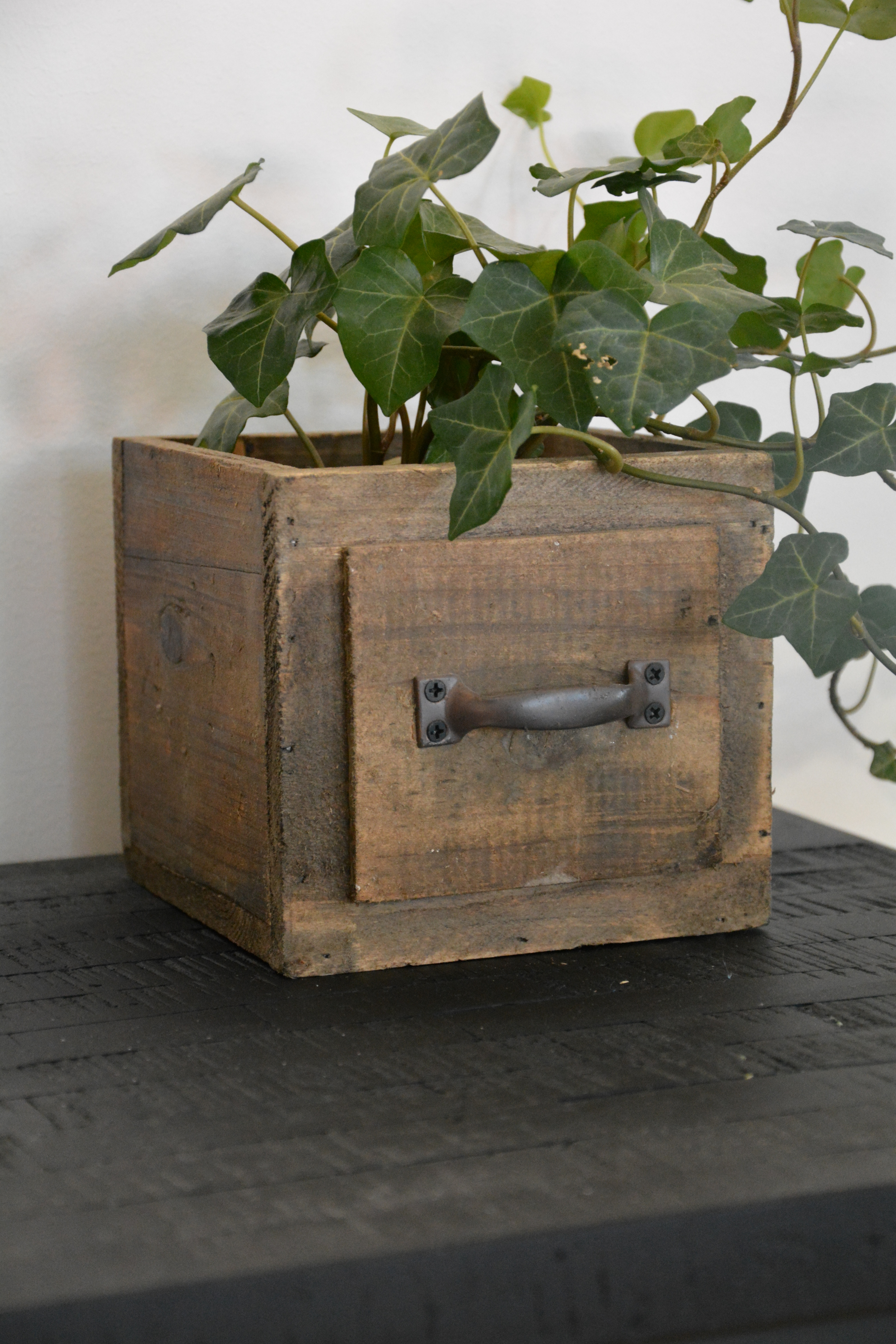 Trälåda med metallbeslag 16 cm