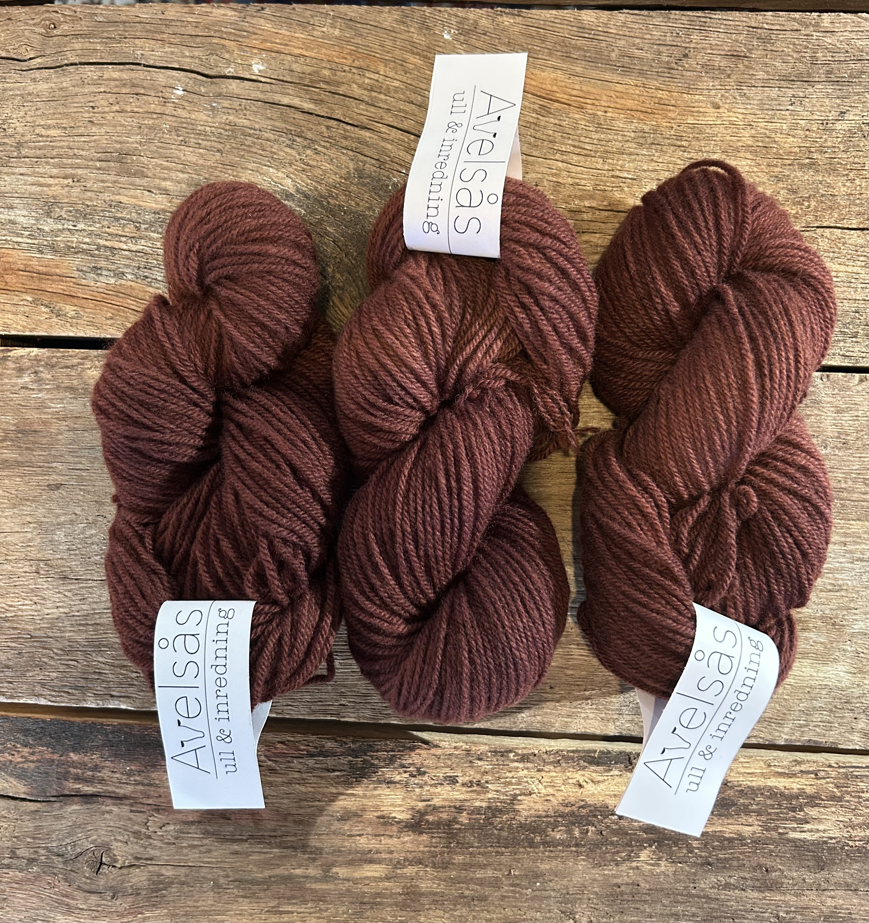 Dark red 3-ply Jämtland yarn
