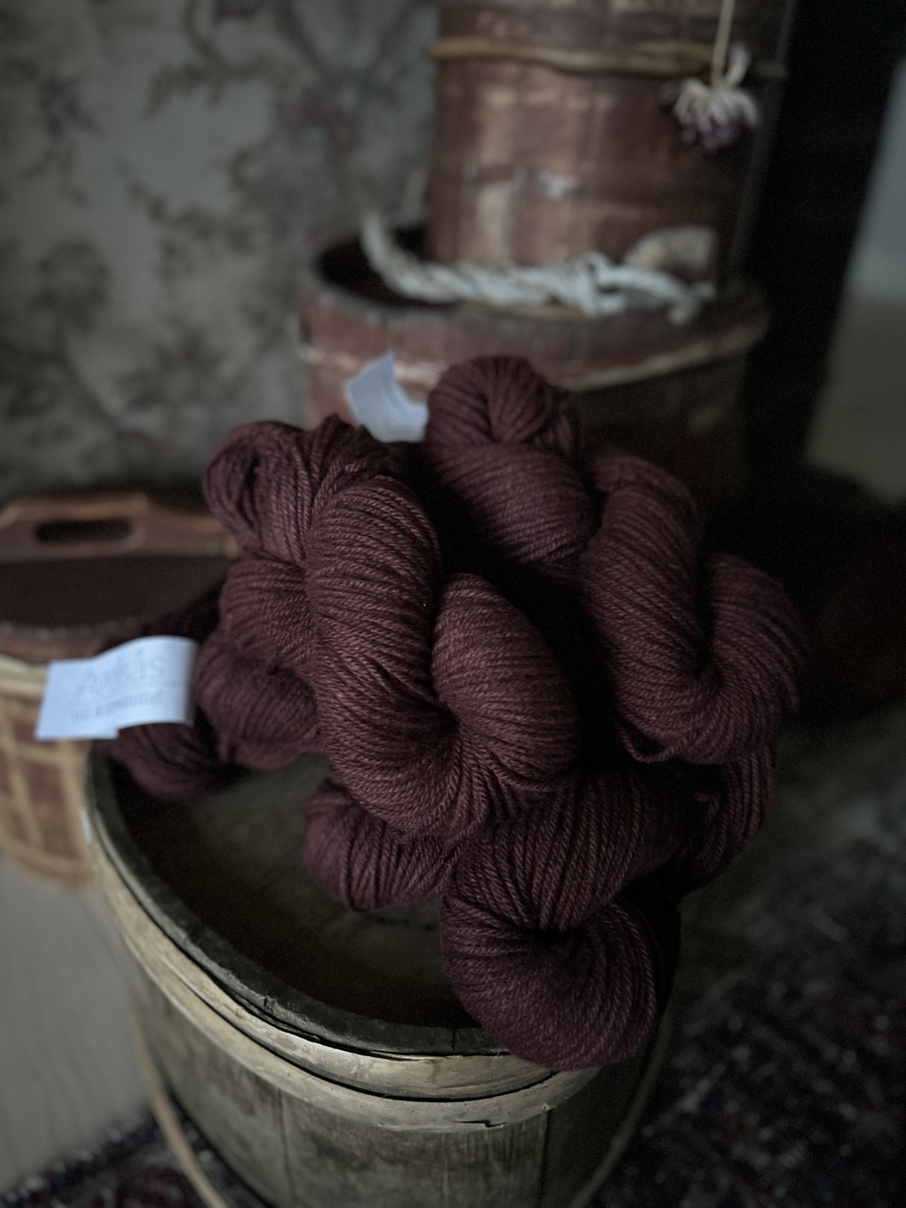Dark red 3-ply Jämtland yarn - 2