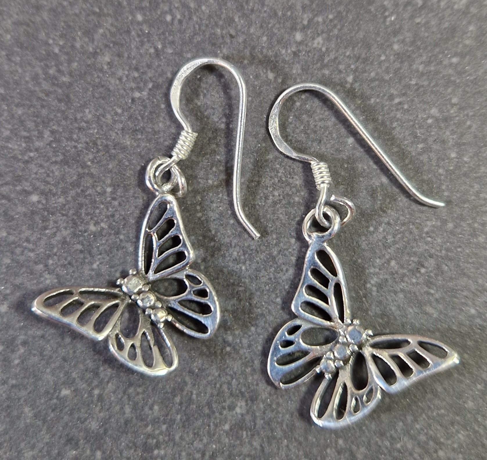 Fjäril örhängen i silver  