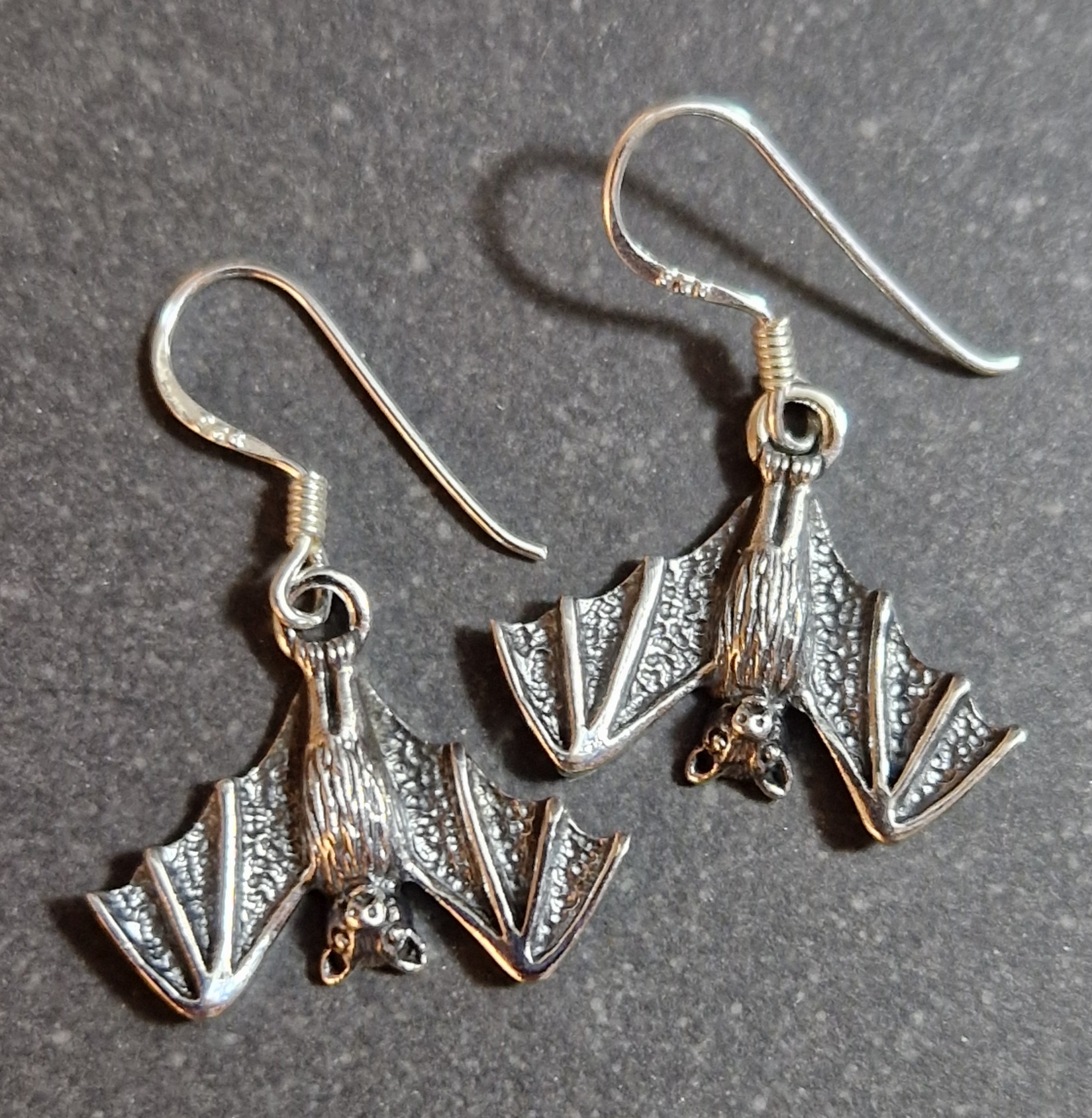Fladdermus örhängen i silver  