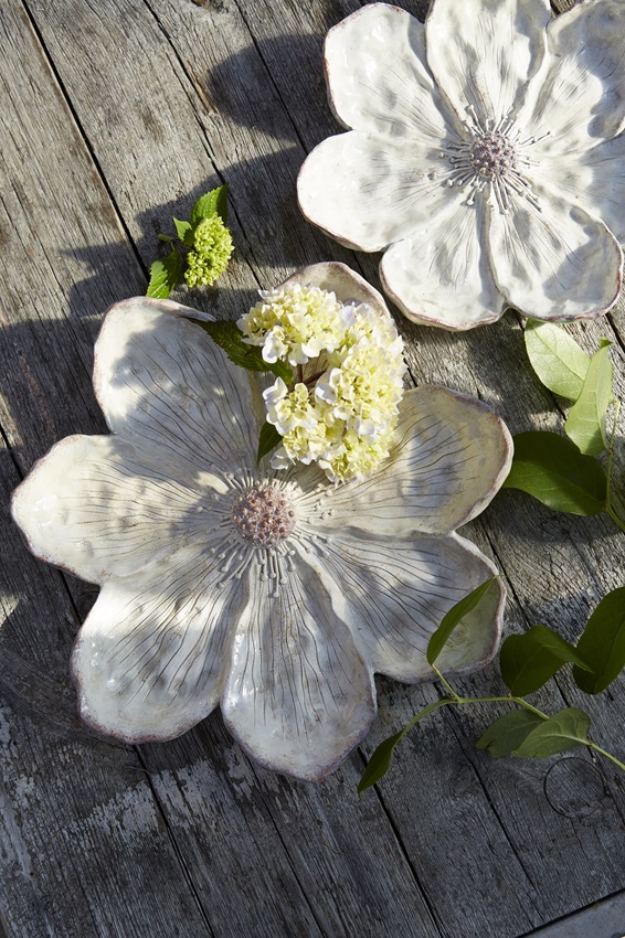 Fat - Bricka - Blomma - Porslin - Offwhite/Vitmelerad - 30x5 cm