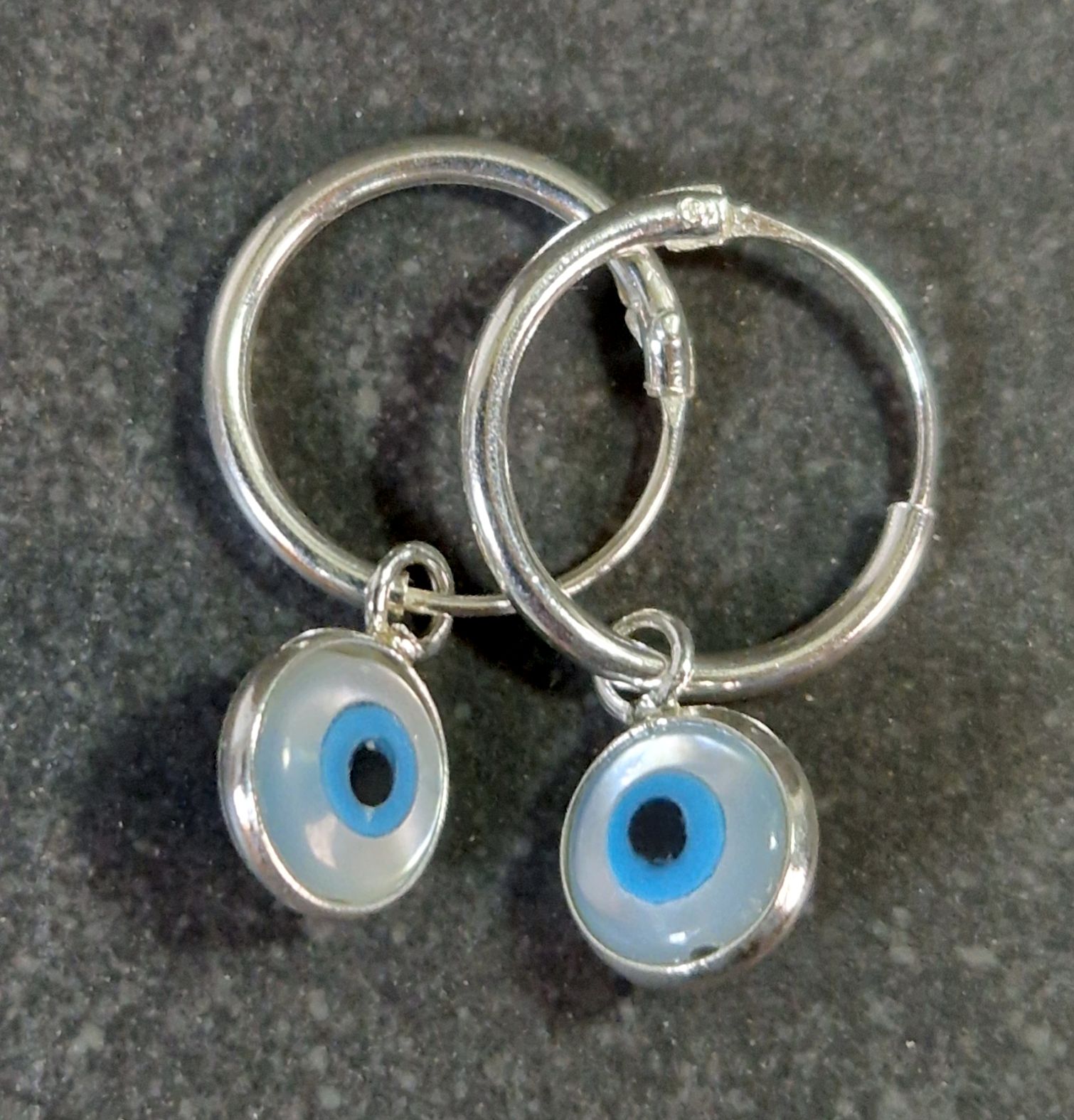 Nazar (onda ögat), ljusblå- örhängen i silver  