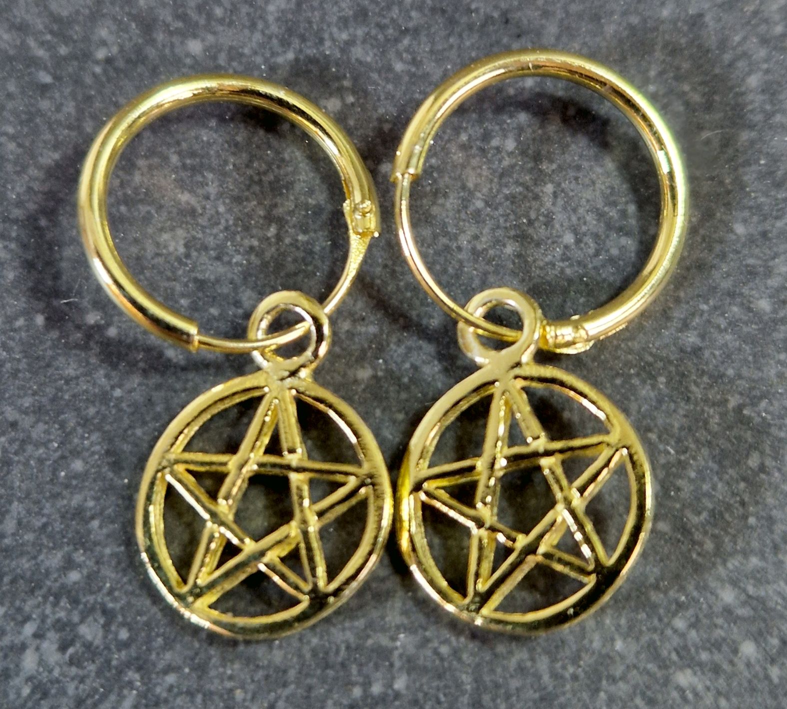 Pentagram - örhängen i guldpläterat silver  