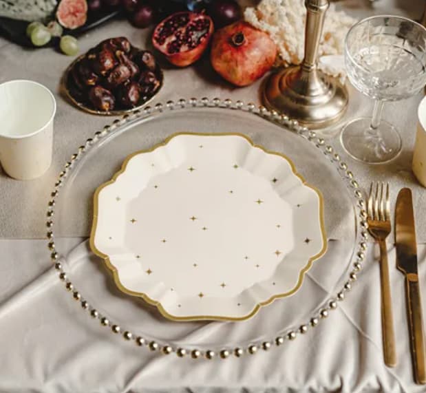 Papperstallrikar - Beige med guldsstjärnor -1