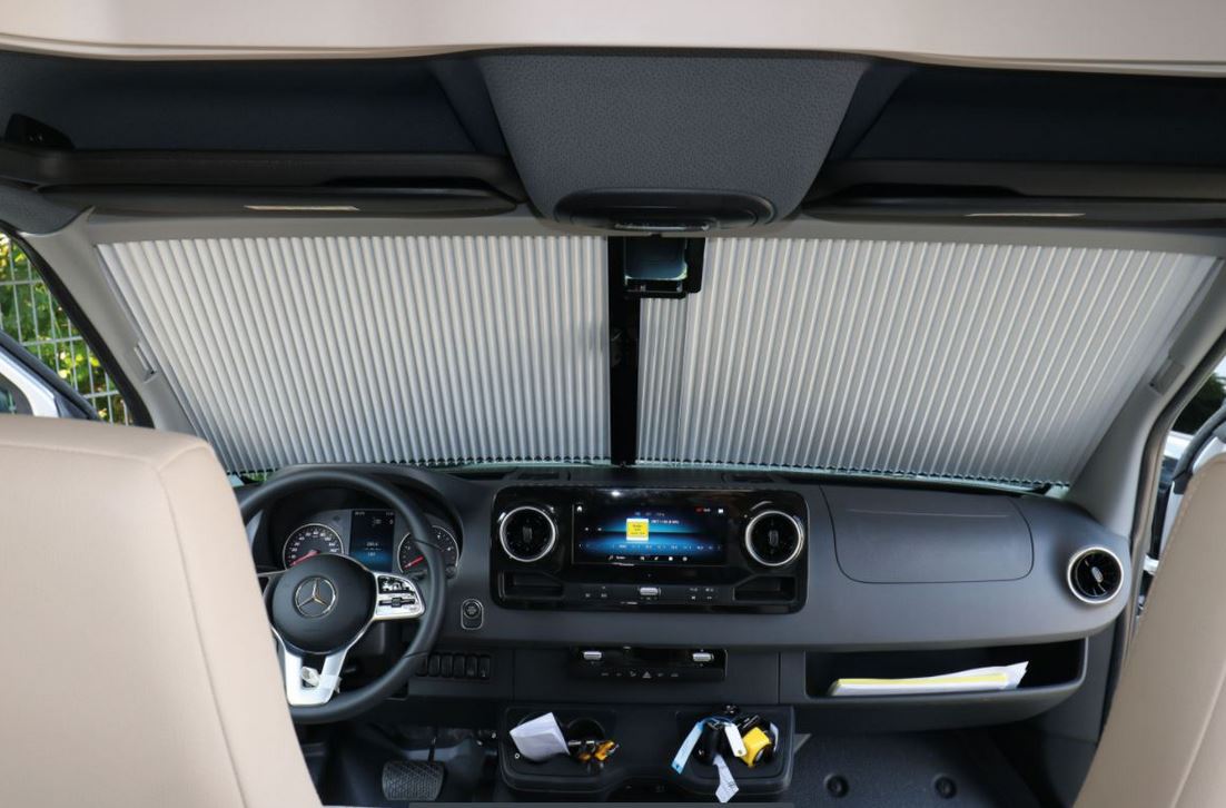 Invändig Mörkläggningsgardiner Gardin Remi front IV till Mercedes Sprinter 2019>. För husbilar med stor sensor och utan instegshandtag
