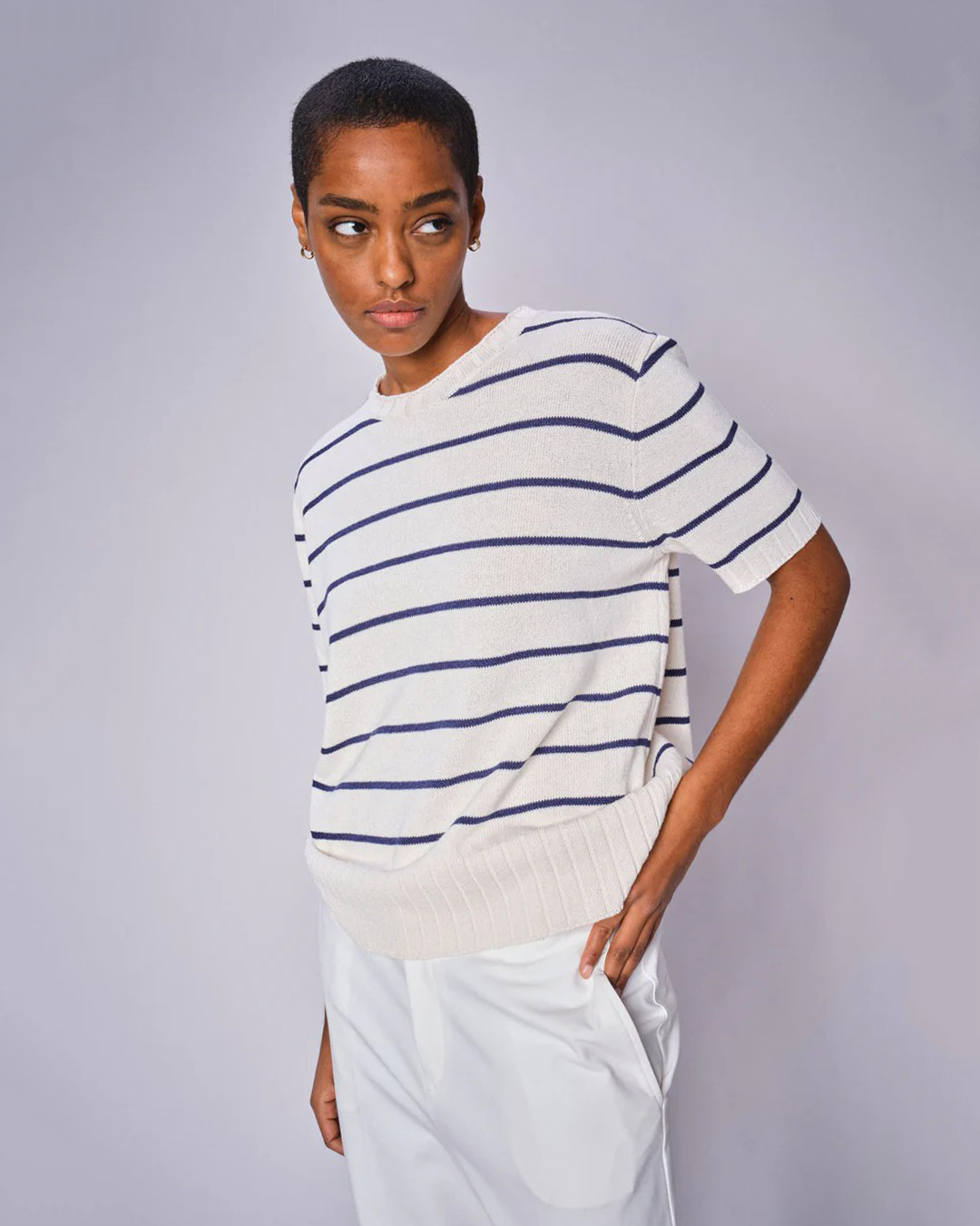 Jumper Finlo kort ärm ljusbeige/marinblå randig