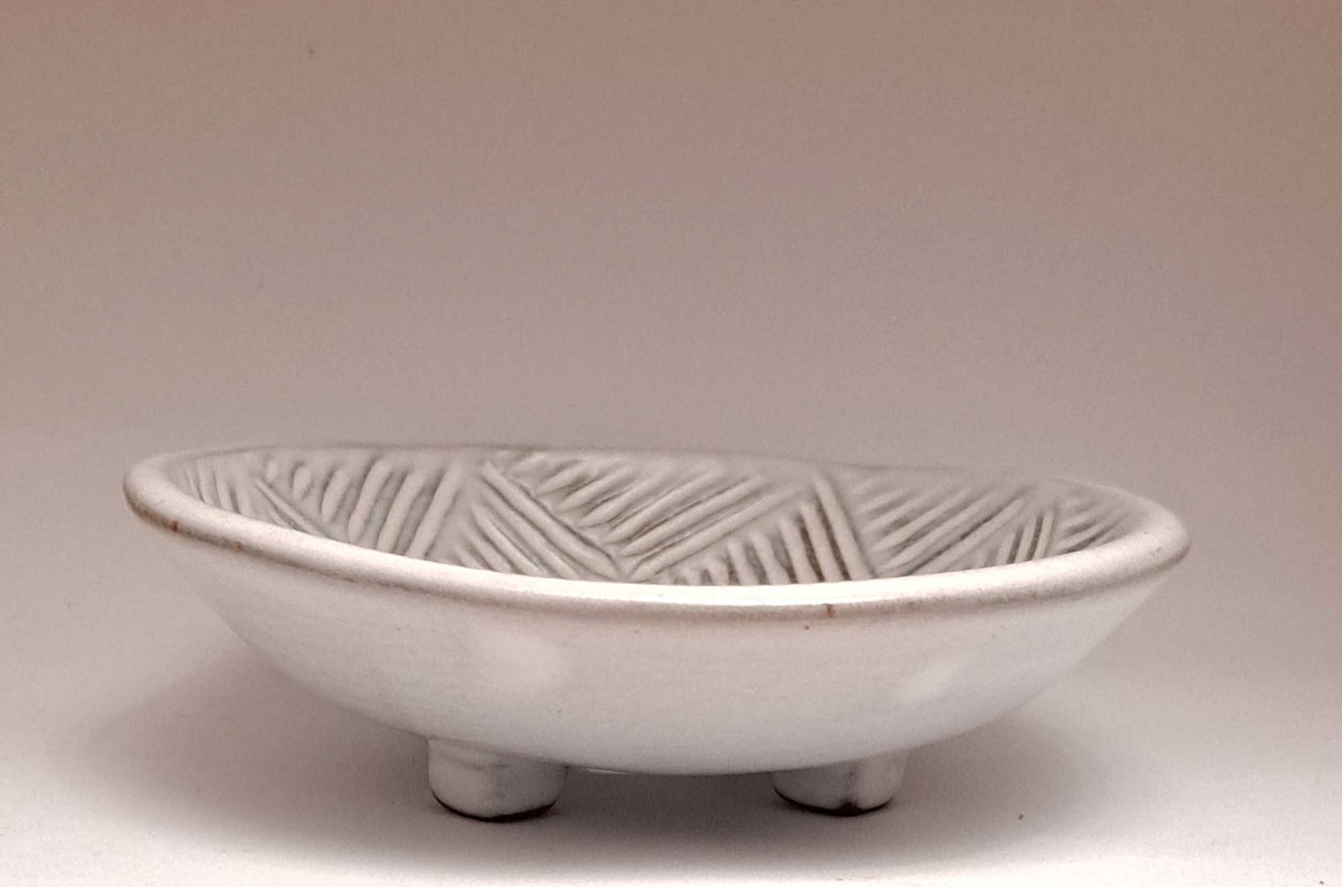 Stoneware ceramics soap dish, white round 12 cm 